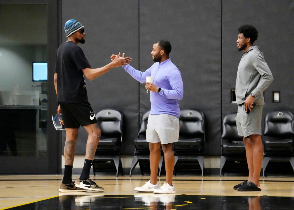 Phoenix Suns' Kevin Durant greets assistant coach Quinton Crawford and Thaddeus Young after the final team meeting at Suns 5G Performance Center in Phoenix on April 29, 2024.