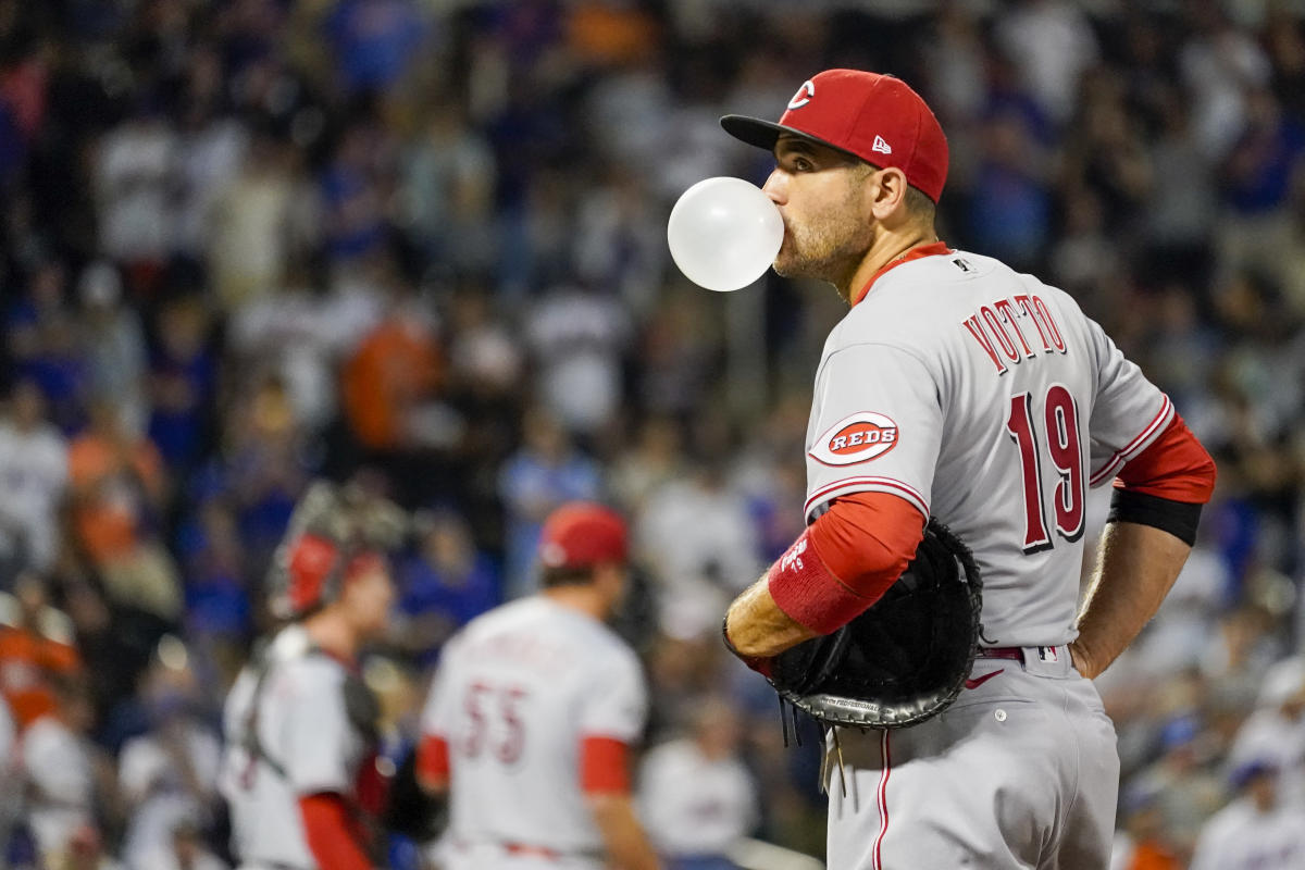 Votto inches from HR record, Báez helps Mets rally past Reds