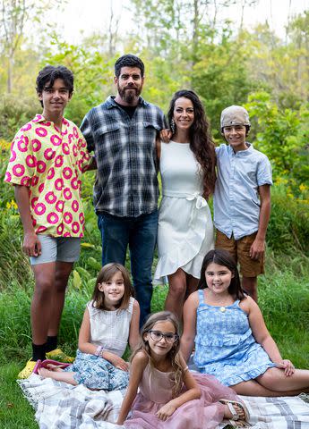 <p>Kira Huante</p> Sean and Dorilee Lavin and their five kids