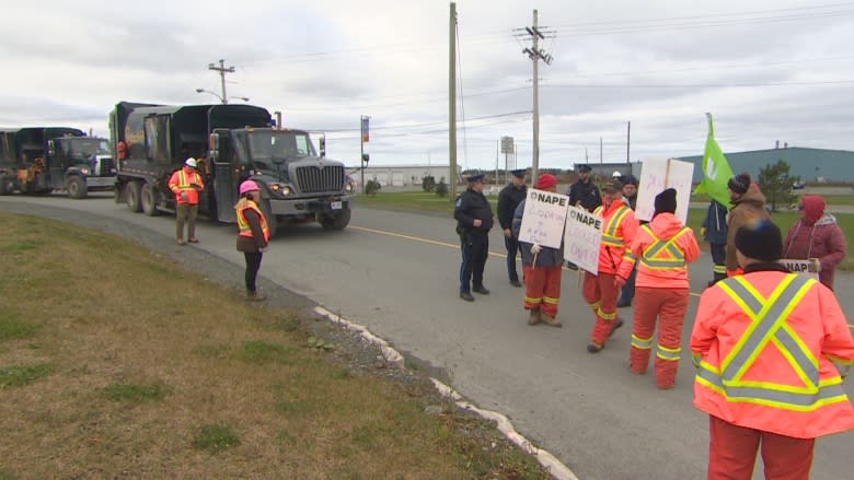 Town of Paradise locks out unionized workers, garbage trucks blocked at picket line