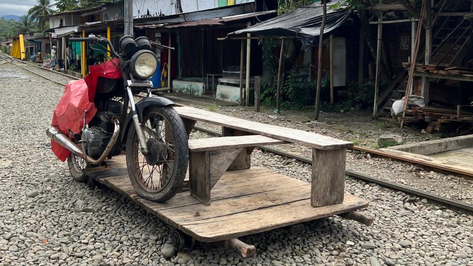 Colombia’s Motorcycle Rail Cars Are Terrifyingly Simple Public Transportation photo