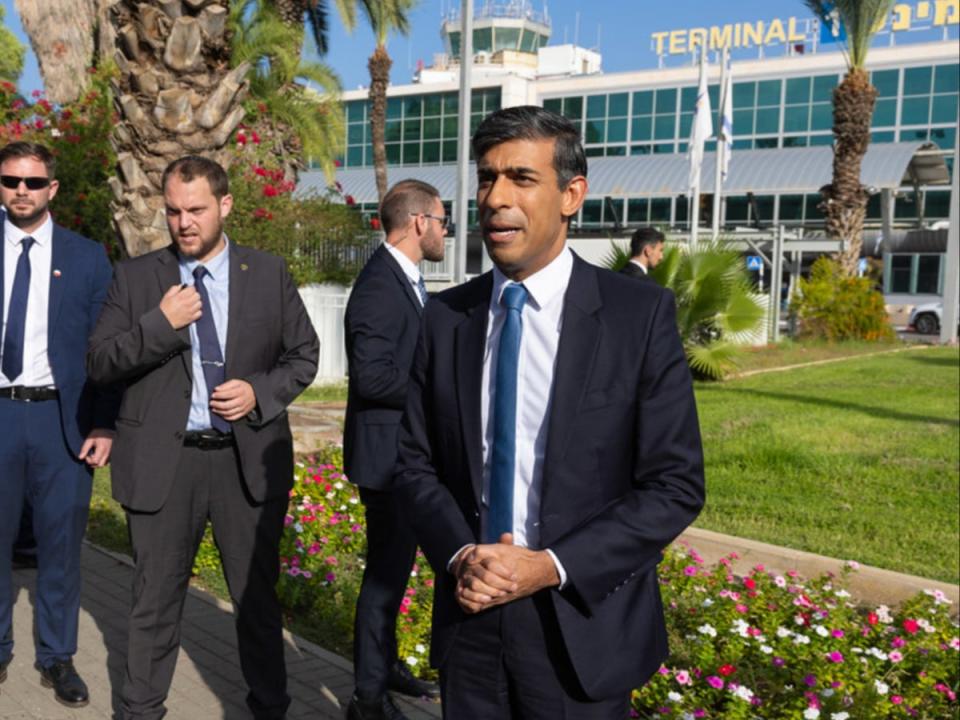 Rishi Sunak arrives in Tel Aviv for talks with other leaders (No 10 / X)