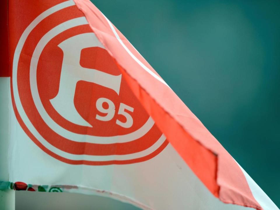 Oberdorf unterschreibt Profi-Vertrag bei Fortuna