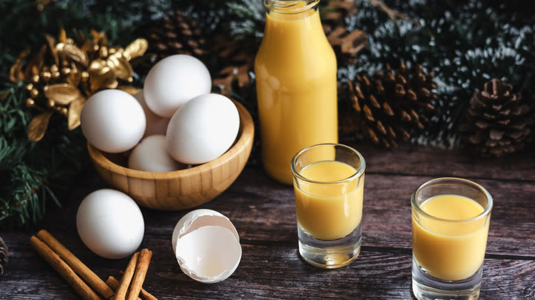 Milk and eggs in eggnogg