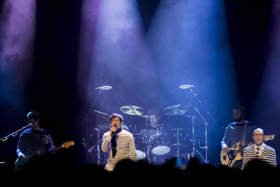 Sparks performing live in 2017 with singer Russell (left) and Ron (right) Maal on keyboards: Maiken Kildergaard