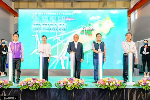 台電舉辦彰一開閉所啟用典禮暨彰工升壓站祈福儀式，由台電董事長楊偉甫、行政院長蘇貞昌、經濟部長王美花與洪榮章副縣長共同主持啟用。<br /><br />（圖：台電提供）