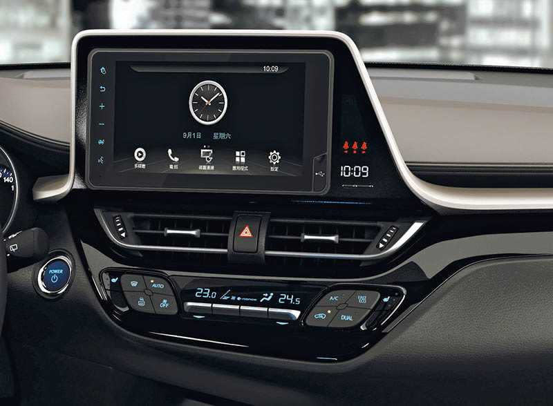 全車系標配Drive+ Connect 7吋Wi-Fi主機，具備1,024 ×600高解析螢幕、Wi-Fi、藍牙與USB連結功能。（圖／車商提供）
