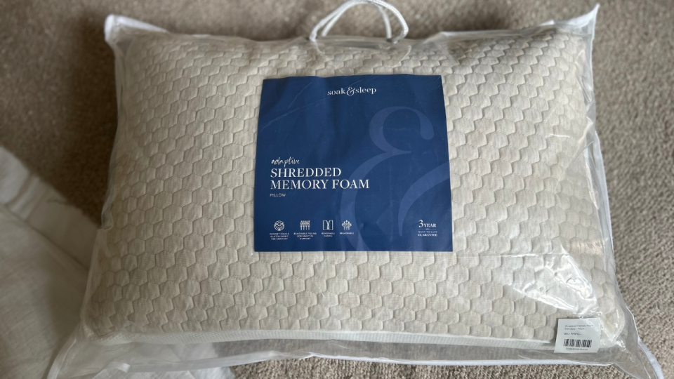 Soak&Sleep Shredded Memory Foam Standard Pillow