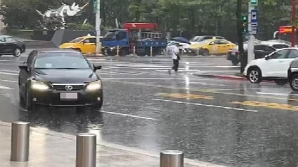 下周三、四（28、29日）北部及東北部又會開始下雨。（示意圖／東森新聞）