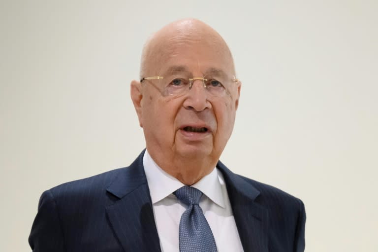 Der Gründer des Weltwirtschaftsforums (WEF), Klaus Schwab, wird in Zukunft etwas kürzer treten. Der 86-Jährige werde seinen bisherigen Posten als geschäftsführender Vorsitzender räumen und dafür den Vorsitz des Kuratoriums übernehmen (LAURENT GILLIERON)