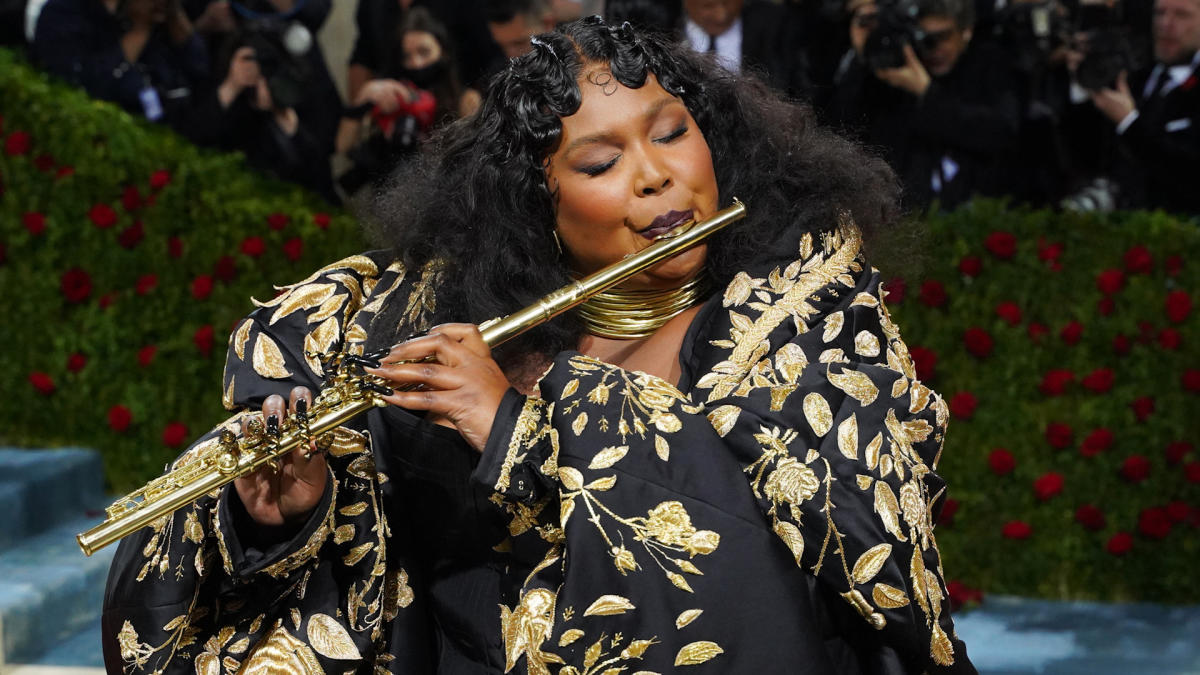 Хрустальная флейта. Джеймс Мэдисон флейта. Lizzo Crystal Flute. Lizzo Flute solo. Lizzo Plays James Madison's Flute.