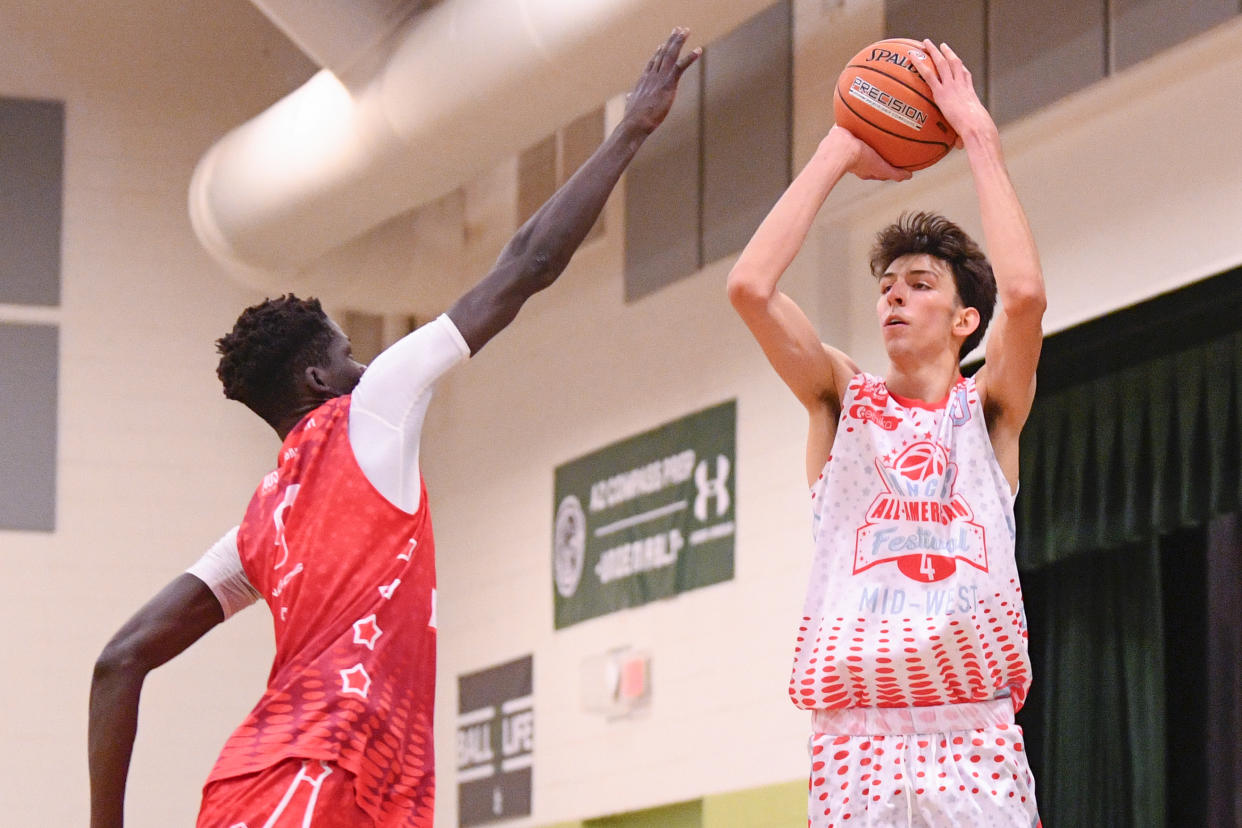 Chet Holmgren shoots over a defender.