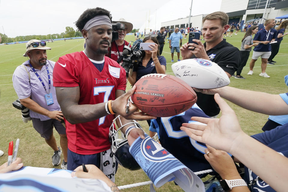 Tennessee Titans quarterback Malik Willis (7) signs items for fans after a training camp practice at the NFL football team's facility Saturday, July 30, 2022, in Nashville, Tenn. (AP Photo/Mark Humphrey)