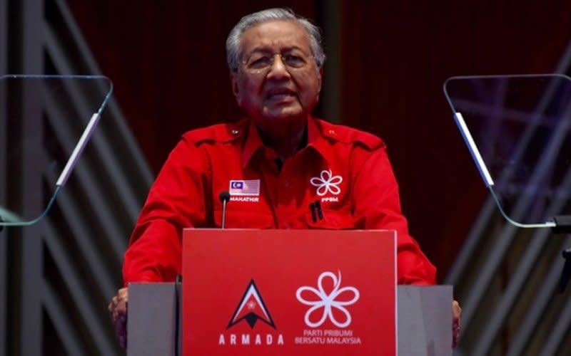 In a joint statement today, Tun Dr Mahathir Mohamad and four others said their actions on the May 18 parliamentary sitting as detailed by the letter informing them on their expulsion against Clause 10.2.2 and 10.2.3 of Bersatu’s constitution is invalid. — Bernama pic