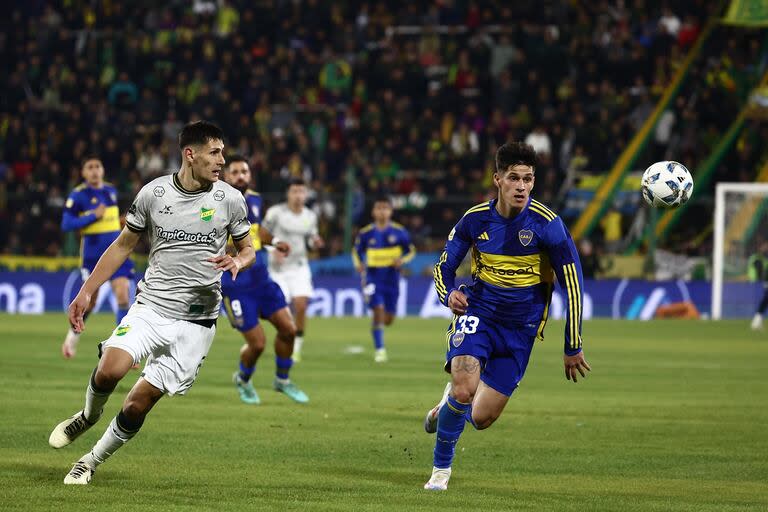 Brian Aguirre, exdelantero de Newell's, debutó con la camiseta de Boca ante Defensa y Justicia, pero tuvo un desempeño irregular