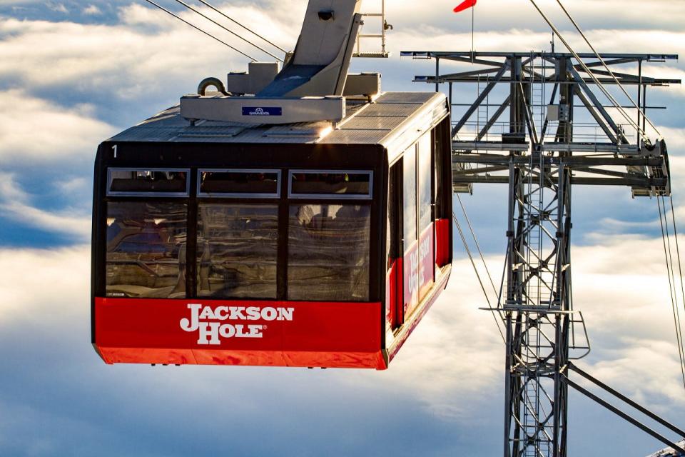 Scale Rendezvous Mountain in a gondola or aerial tram