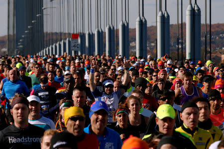 Runners cross the Verrazano–Narrows Bridge during the 2016 New York City Marathon in the Manhattan borough of New York City, NY, U.S. November 6, 2016. REUTERS/Brendan McDermid