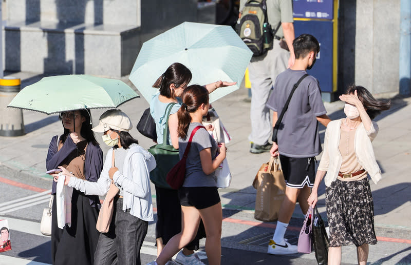 中央氣象署天氣預報顯示24日及25日是本周天氣相對穩定的2天，北部高溫可達攝氏30度左右。（中央社資料照）