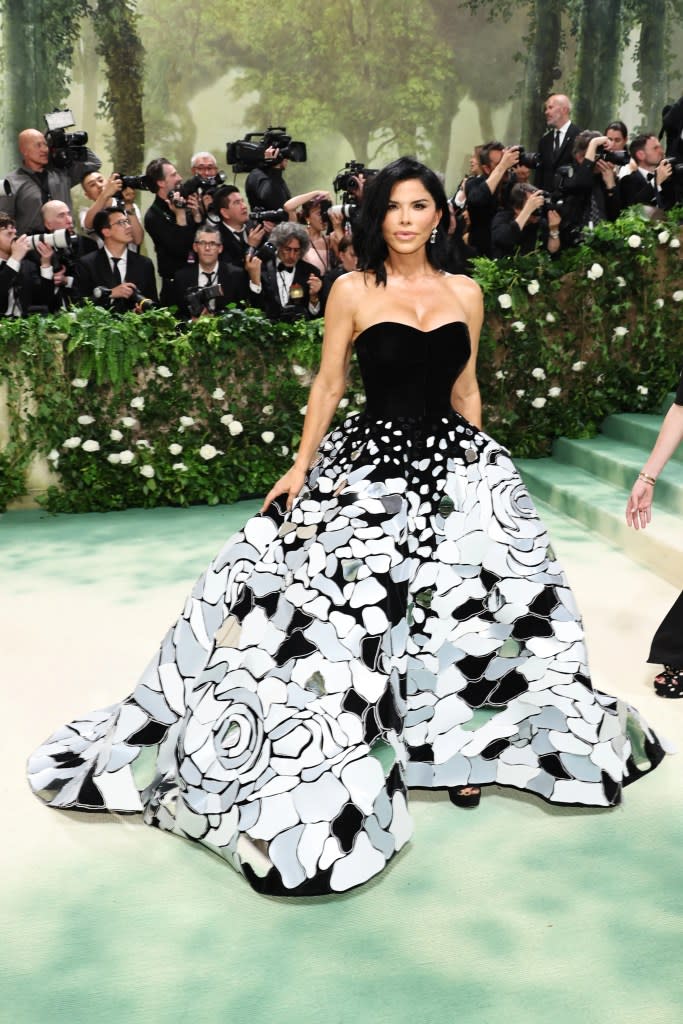 Lauren Sánchez attends The 2024 Met Gala Celebrating "Sleeping Beauties: Reawakening Fashion" at The Metropolitan Museum of Art on May 06, 2024 in New York City.