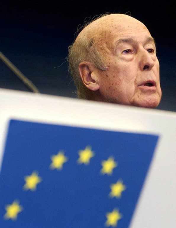 Valery Giscard d'Estaing le 18 décembre 2003 lors d'une conférence de presse à Bruxelles - JACQUES COLLET © 2019 AFP