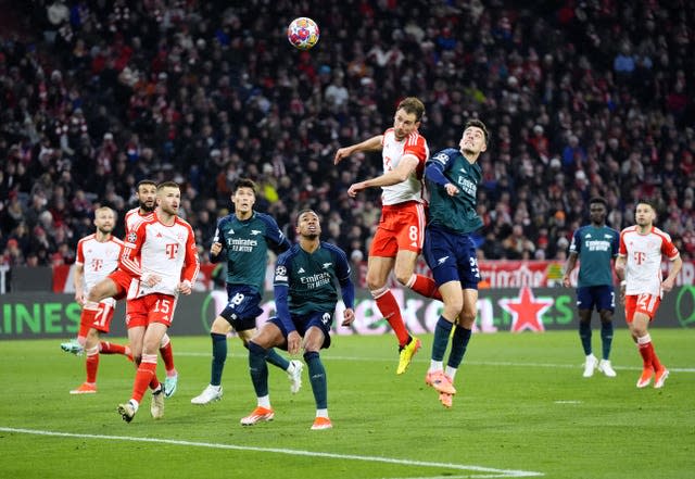 Leon Goretzka and Kai Havertz battle for the ball 