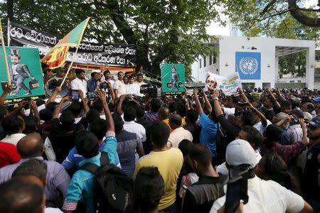 Demonstrators shout slogans against the visit of United Nations (U.N.) High Commissioner for Human Rights Zeid Ra'ad Al Hussein, in front of the U.N. head office in Colombo February 6, 2016. REUTERS/Dinuka Liyanawatte