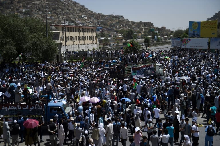 Thousands of minority Shiite Hazaras demonstrate in Kabul on July 23, 2016 demanding that a key power transmission line pass through their electricity-starved province