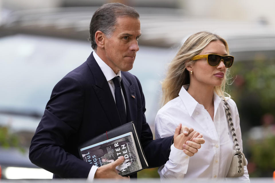 Hunter Biden, left, arrives to federal court with his wife, Melissa Cohen Biden, Thursday, June 6, 2024, in Wilmington, Del. (AP Photo/Matt Slocum)