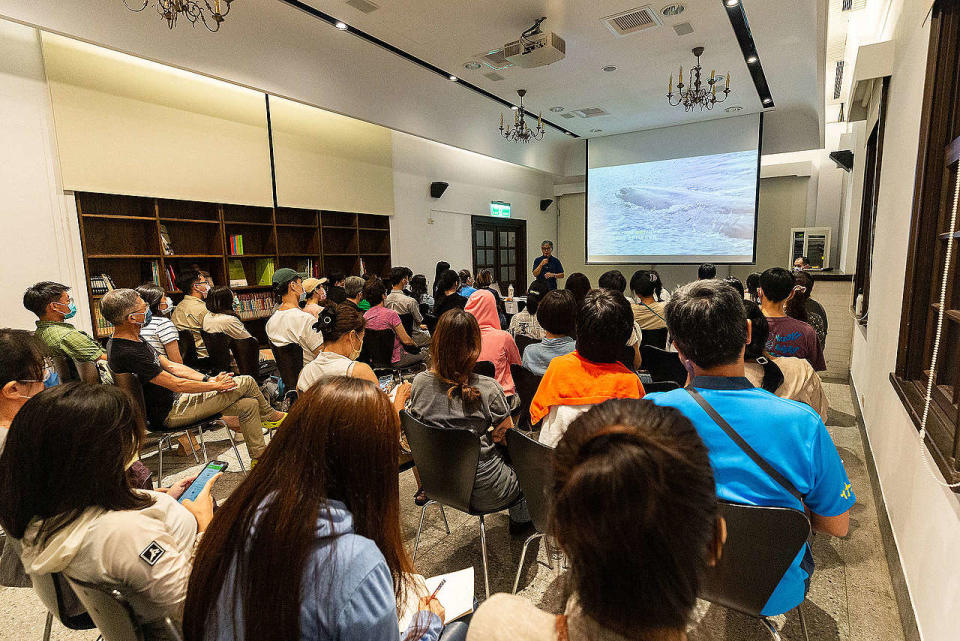 2022年7月26日，海洋文學作家廖鴻基接受綠色和平邀請，舉辦講座分享他多年來「靠海吃飯」的觀察和感受，現場座無虛席互動熱烈。