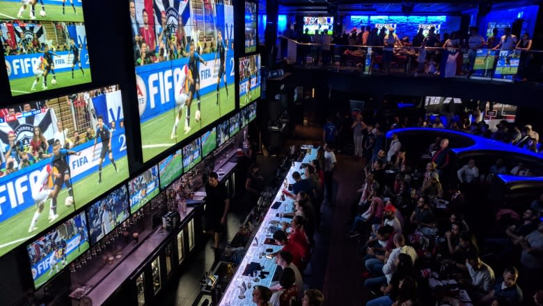 World Cup fans jam Argyle Street to watch France defeat Croatia 4-2