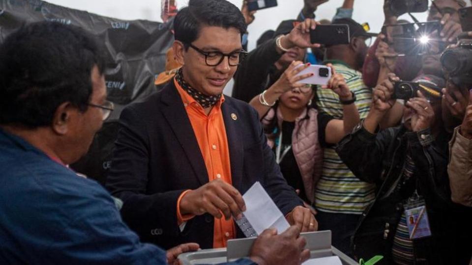 Madagascar President Andry Rajoelina (C) casts his vote for the presidential election at Ecole Agricole Ambatobe, in Antananarivo, Madagascar, 16 November 2023
