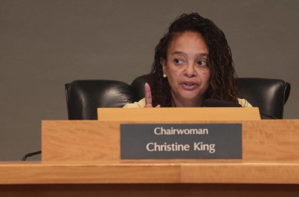 La presidenta de la Comisión de Miami, Christine King, quien también fue nombrada presidenta de la nueva junta reconfigurada de Virginia Key Beach Park Trust. La ciudad votó 4 a 1 en octubre para eliminar a los miembros de la antigua junta.