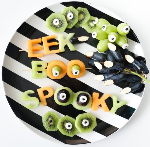 30) Spooky Halloween Fruit Plate