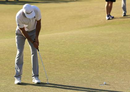 Dustin Johnson three putts the 18th hole to lose the U.S. Open. (AP)