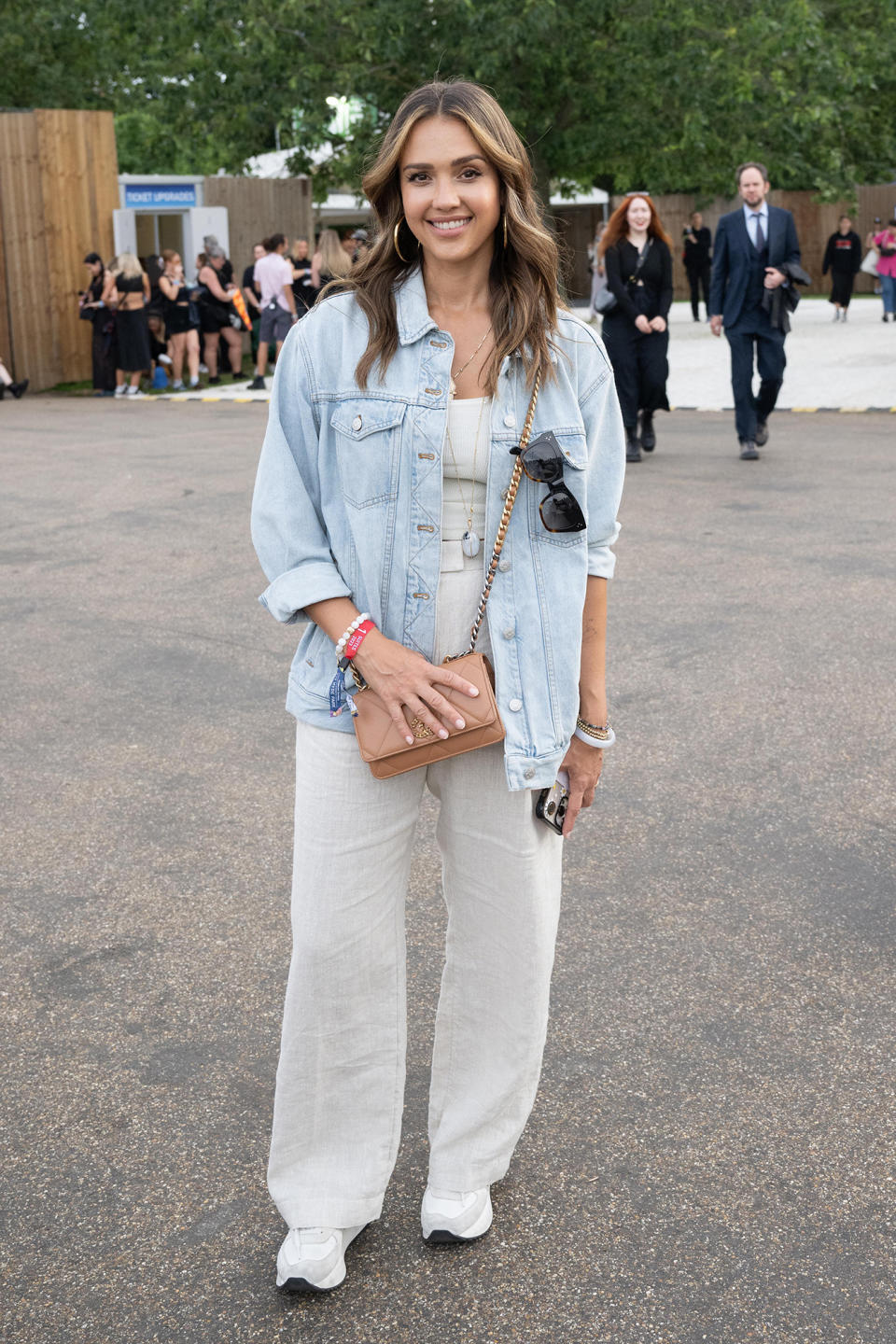 jessica-alba-denim-jacket