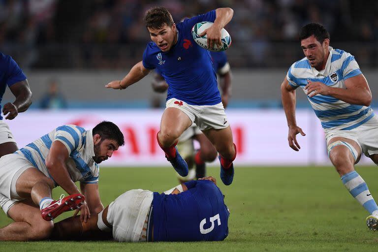 Antoine Dupont en acción ante los Pumas, que dejarán de vestir la marca Nike