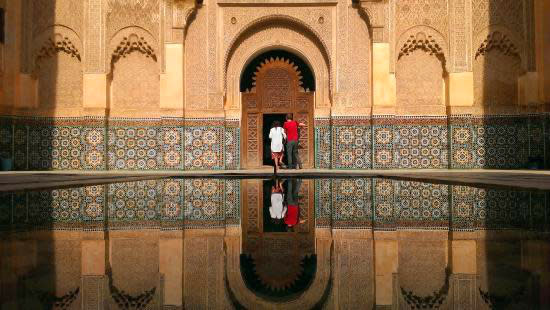 An Islamic college Ben Youssef Madrasa in Marrakech, Morocco: Based on millions of travelers 'reviews, Marrakech is considered to be a magical place, brimming with markets, gardens, palaces and mosques.