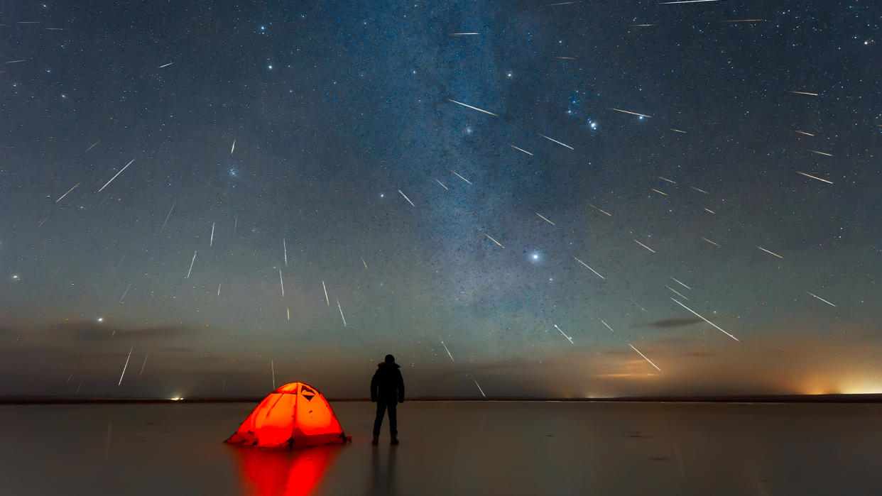  Gemini meteor shower 2018 over lake in Erenhot, Inner Mongolia, China. 