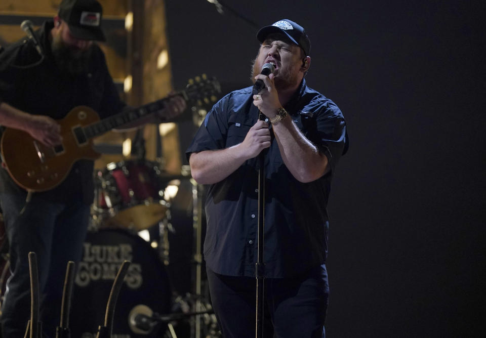 Luke Combs performs "Doin' This" at the 55th annual CMA Awards on Wednesday, Nov. 10, 2021, at the Bridgestone Arena in Nashville, Tenn. (AP Photo/Mark Humphrey)