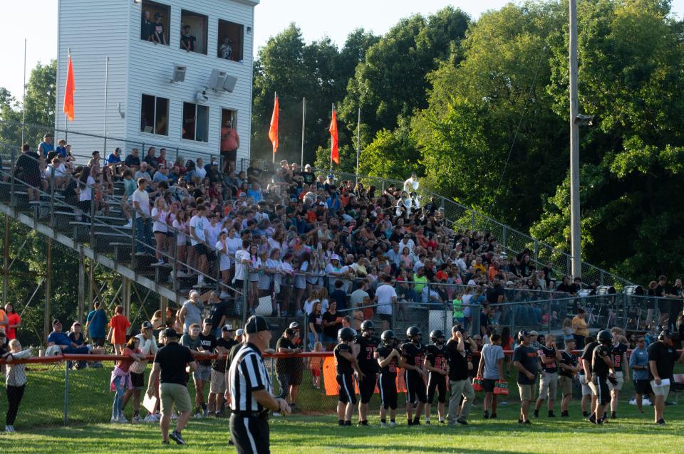 Jonesville's home crowd showed up in droves for the Week 1 Game of the Week. We expect similar crowds in Week 5 at the Comets' stadium.