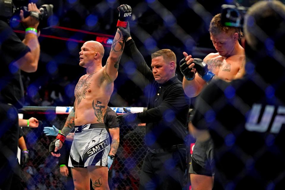 Anthony Smith reacts after defeating Jimmy Crute.