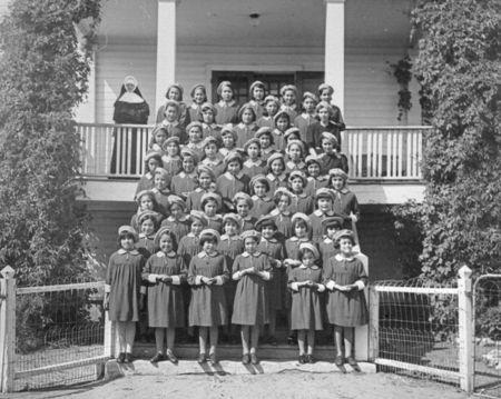 Female students pose for a class portrait at St. Anthony's Indian Residential School in Onion Lake, Saskatchewan in a 1950 archive photo. REUTERS/Canada. Dept. of Indian Affairs and Northern Development/Library and Archives Canada/PA-202480/handout