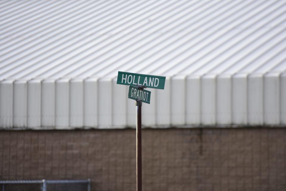 Street sign on Gratiot Avenue and Holland Avenue in Port Huron on Wednesday, April 13, 2022. Reconstruction on Gratiot Avenue between Elmwood Street and Holland Avenue are planned for 2023 as costs for the work came back higher than originally estimated according to city officials.