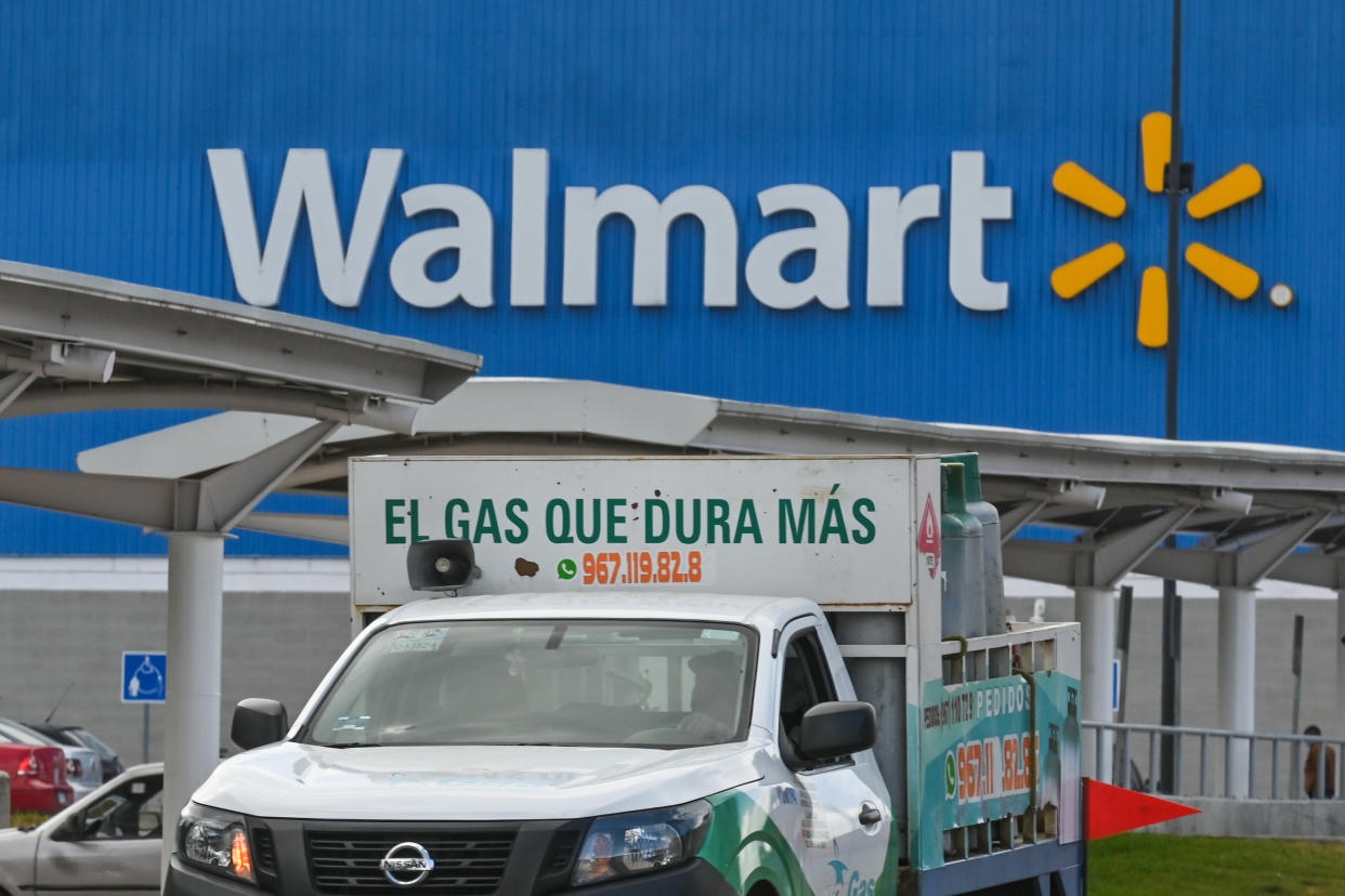 Si sabes dónde buscar, en la web de Walmart encontrarás muchas gangas con las que ahorrar dinero.  (Foto: Artur Widak/NurPhoto via Getty Images)