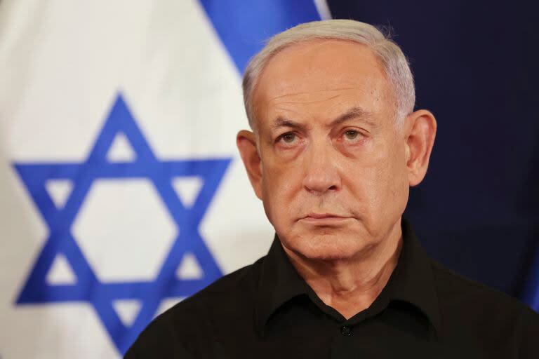 El primer ministro israelí Benjamin Netanyahu durante una conferencia de prensa en Tel Aviv, Israel, el sábado 28 de octubre de 2023. (Abir Sultan/Pool Foto vía AP, Archivo)