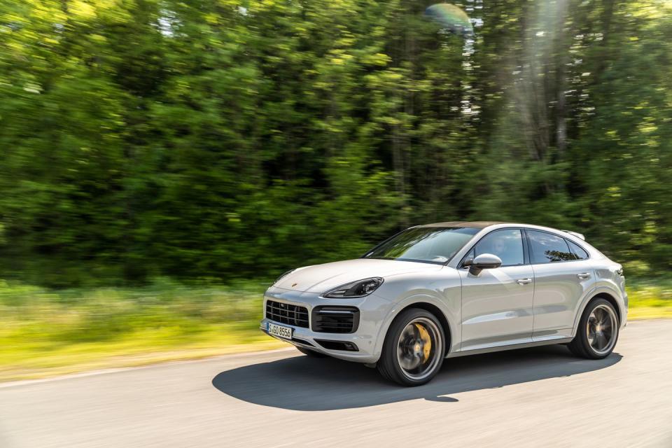 <p>2020 Porsche Cayenne coupe</p>