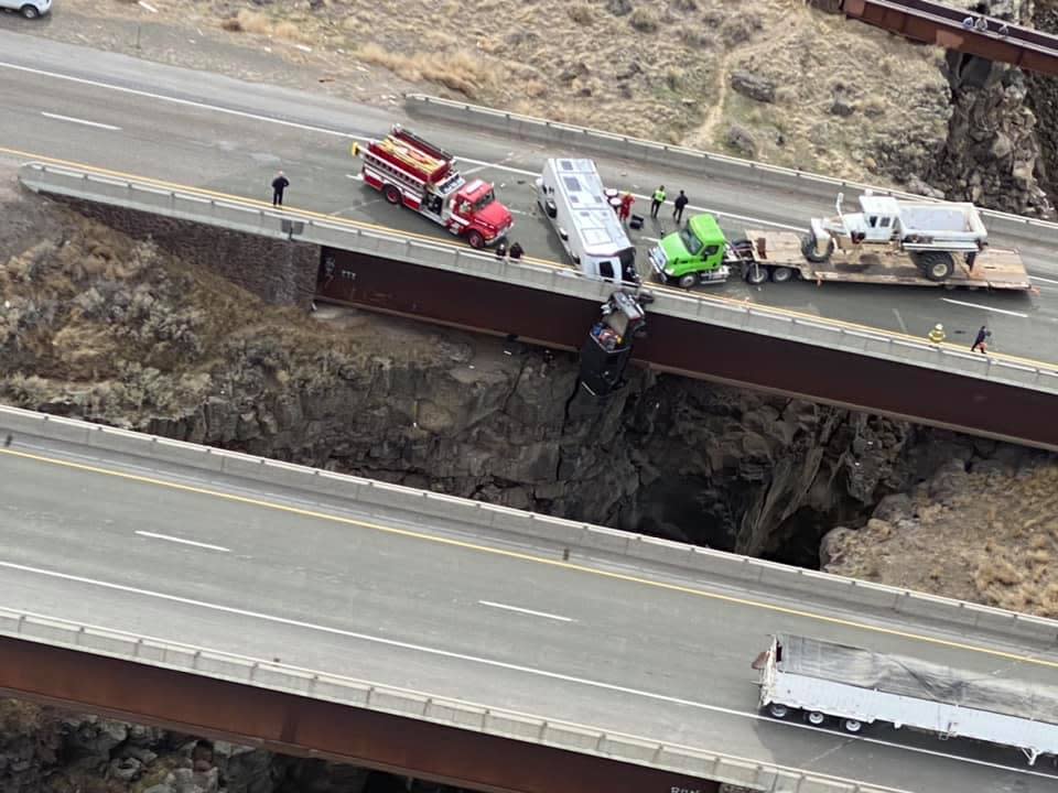 A ute pictured dangling off the Malad Gorge bridge.