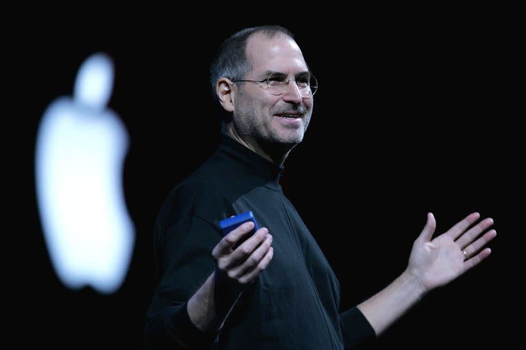 SAN FRANCISCO - JANUARY 11:  Apple CEO Steve Jobs delivers a keynote address at the 2005 Macworld Expo January 11, 2005 in San Francisco, California.  (Photo by Justin Sullivan/Getty Images