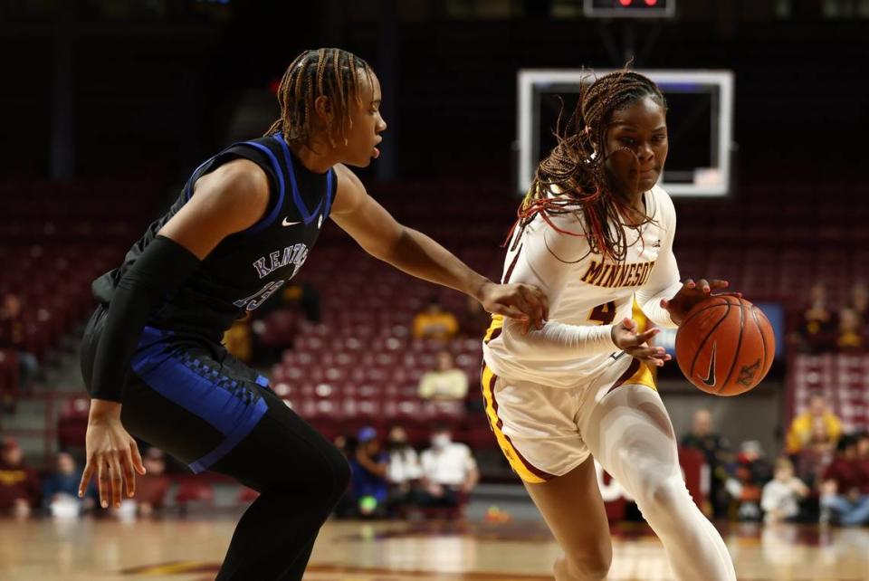 Kentucky’s Ajae Petty guards Minnesota’s Alanna Micheaux during Wednesday night’s UK victory. Petty registered her second consecutive double-double with 16 points and 12 rebounds.