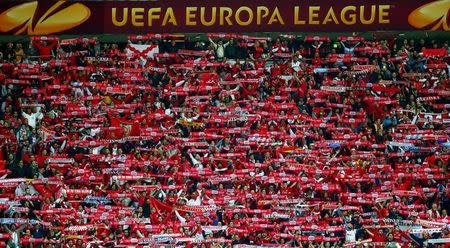 Football - Dnipro Dnipropetrovsk v Sevilla - UEFA Europa League Final - National Stadium, Warsaw, Poland - 27/5/15 Sevilla fans Reuters / Eddie Keogh